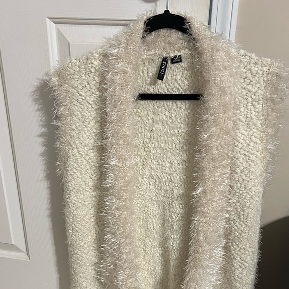 Women's Cozy Cream Fuzzy Vest - Picture 10 of 12
